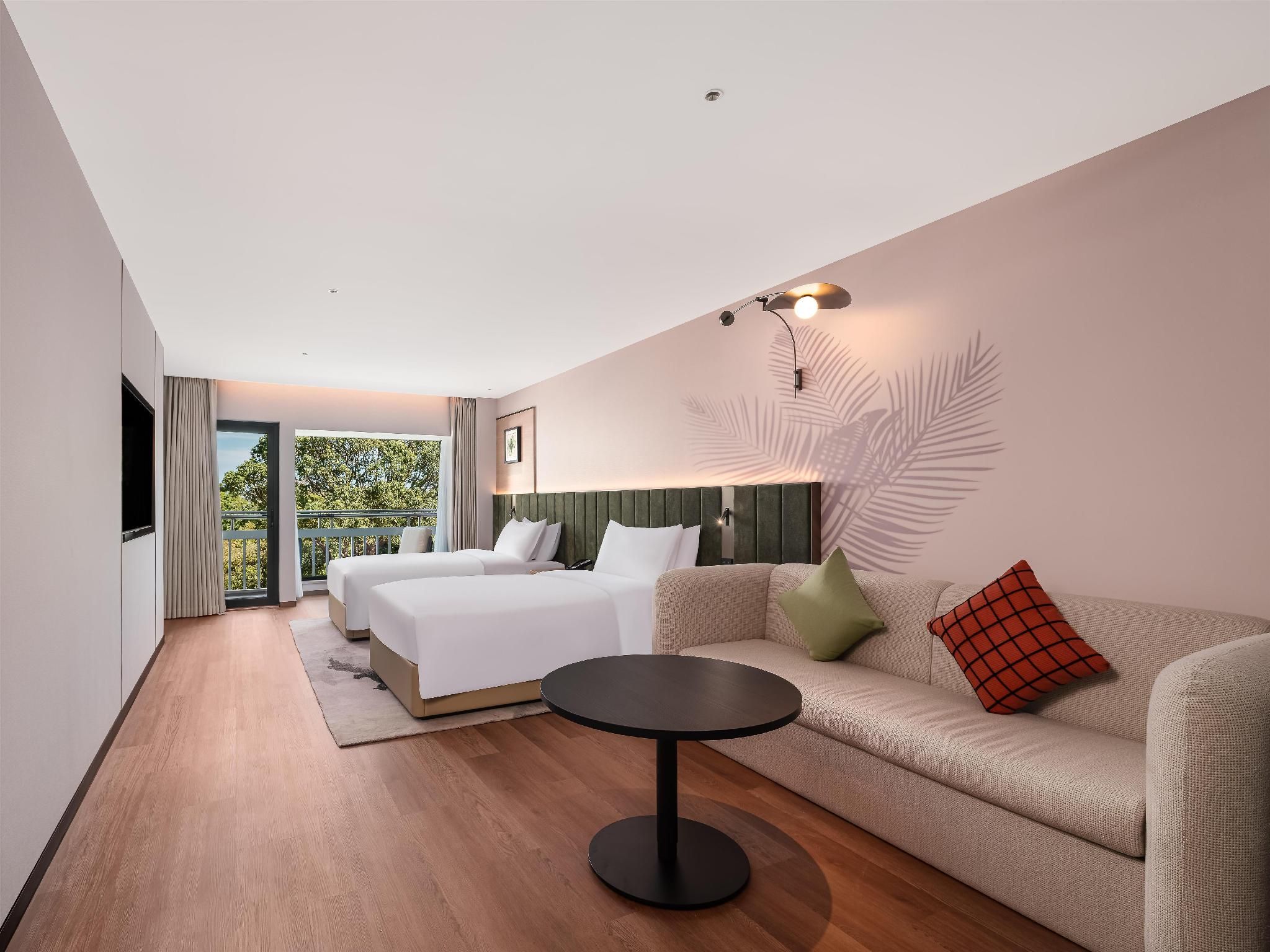 Twin Deluxe Room with Balcony