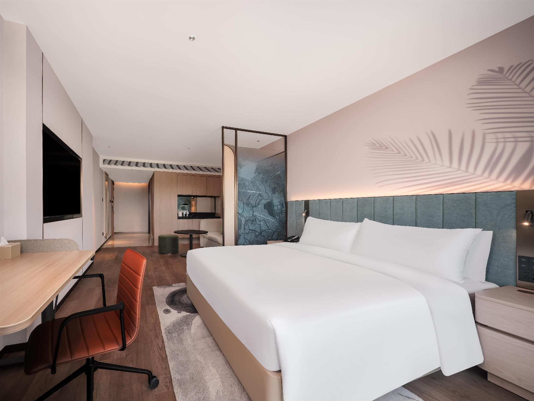 King Deluxe Suite with Balcony