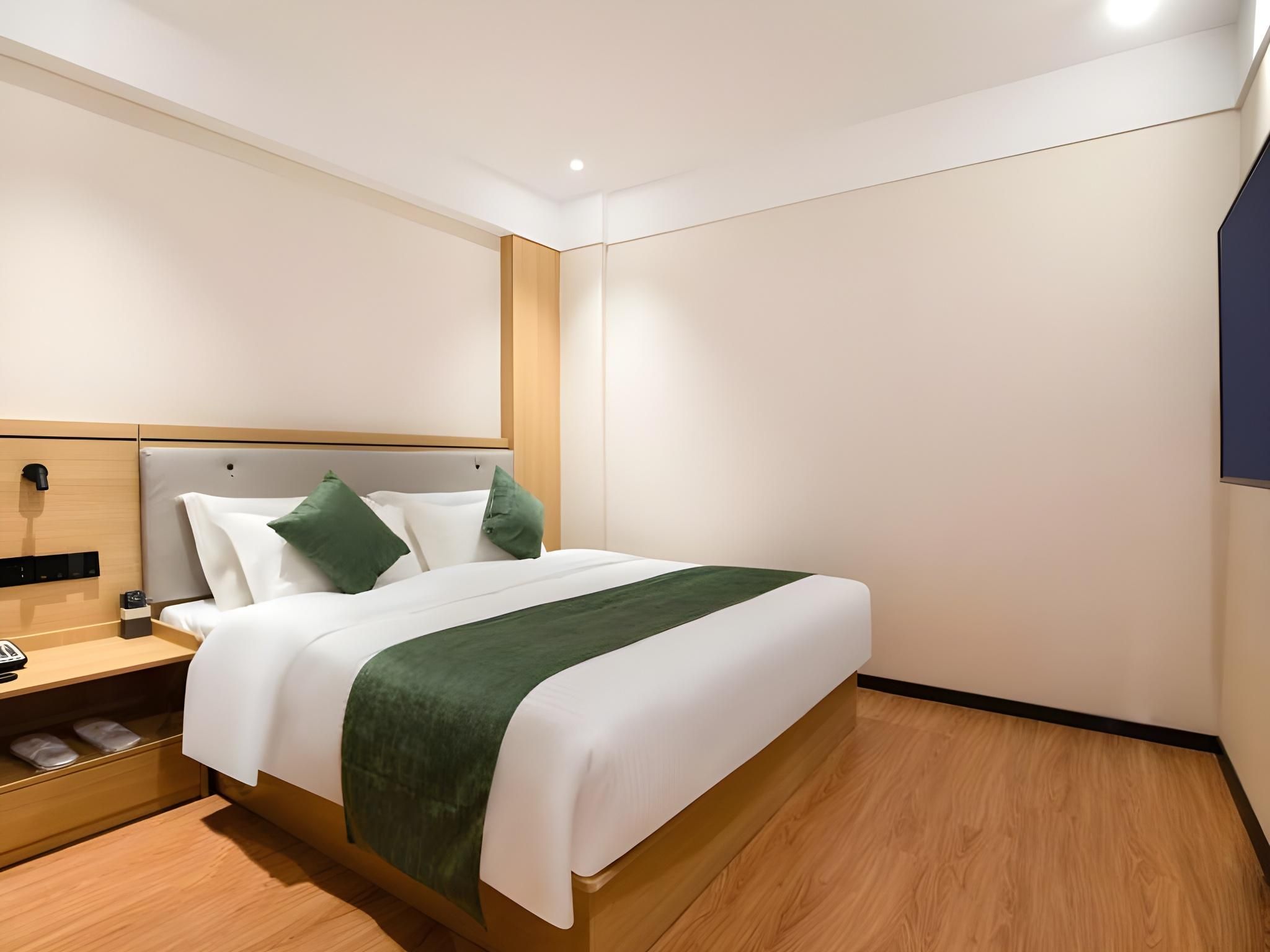 Hotel Queen Room
