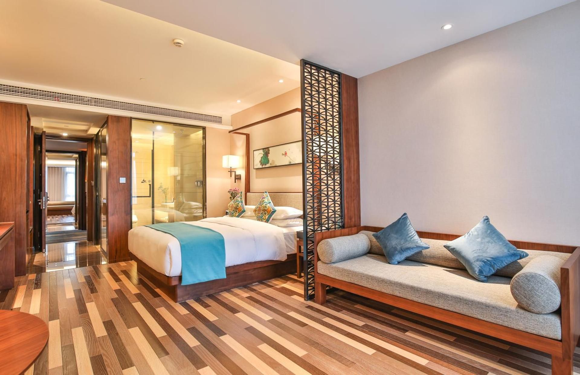 Deluxe Queen Room