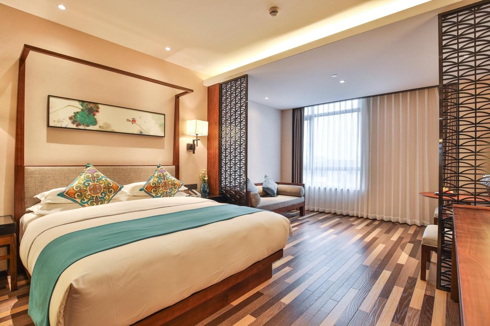 Deluxe Queen Room