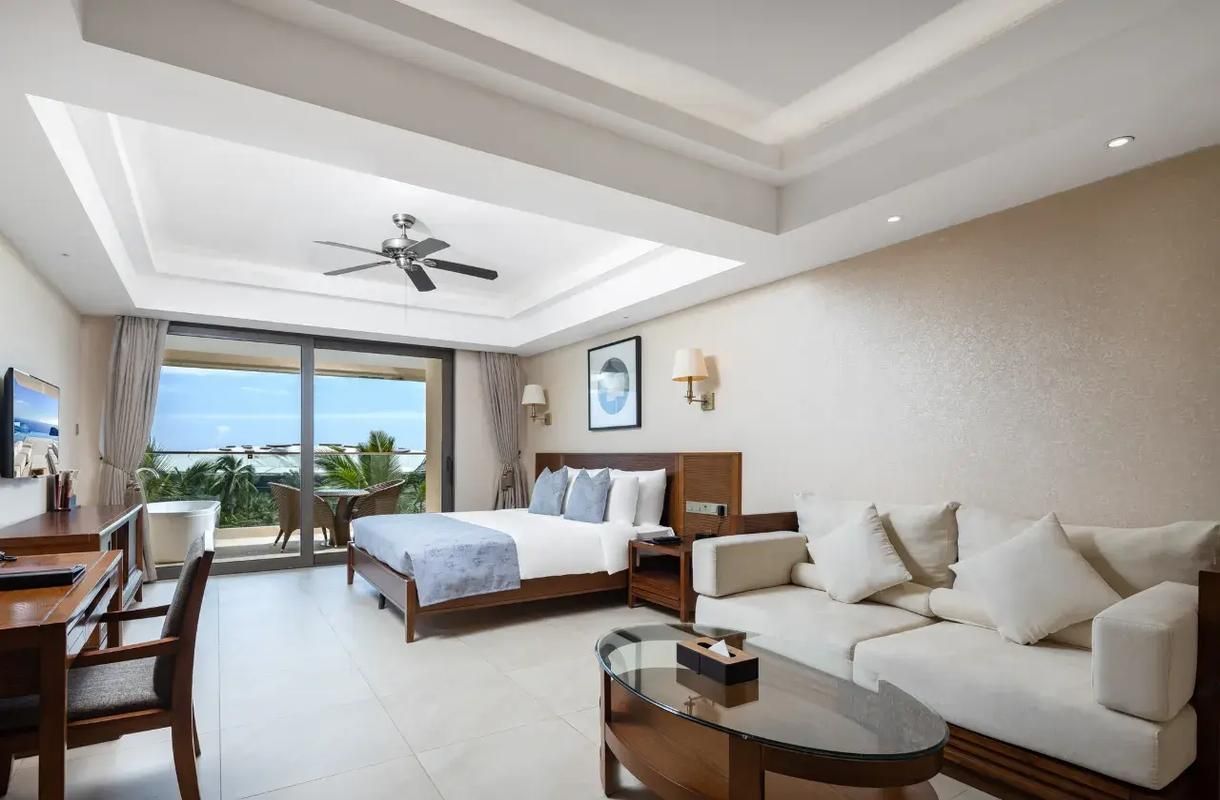 Queen Room with View