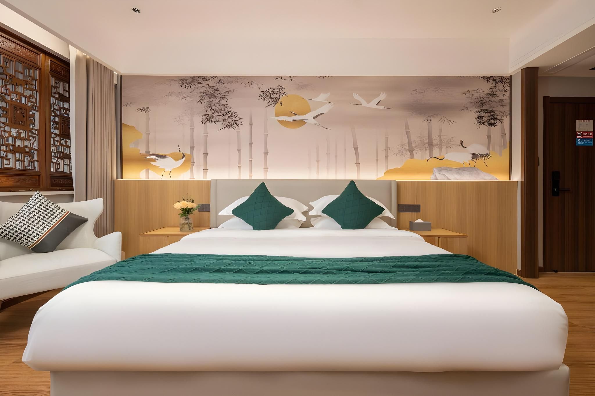 Lake View Queen Room