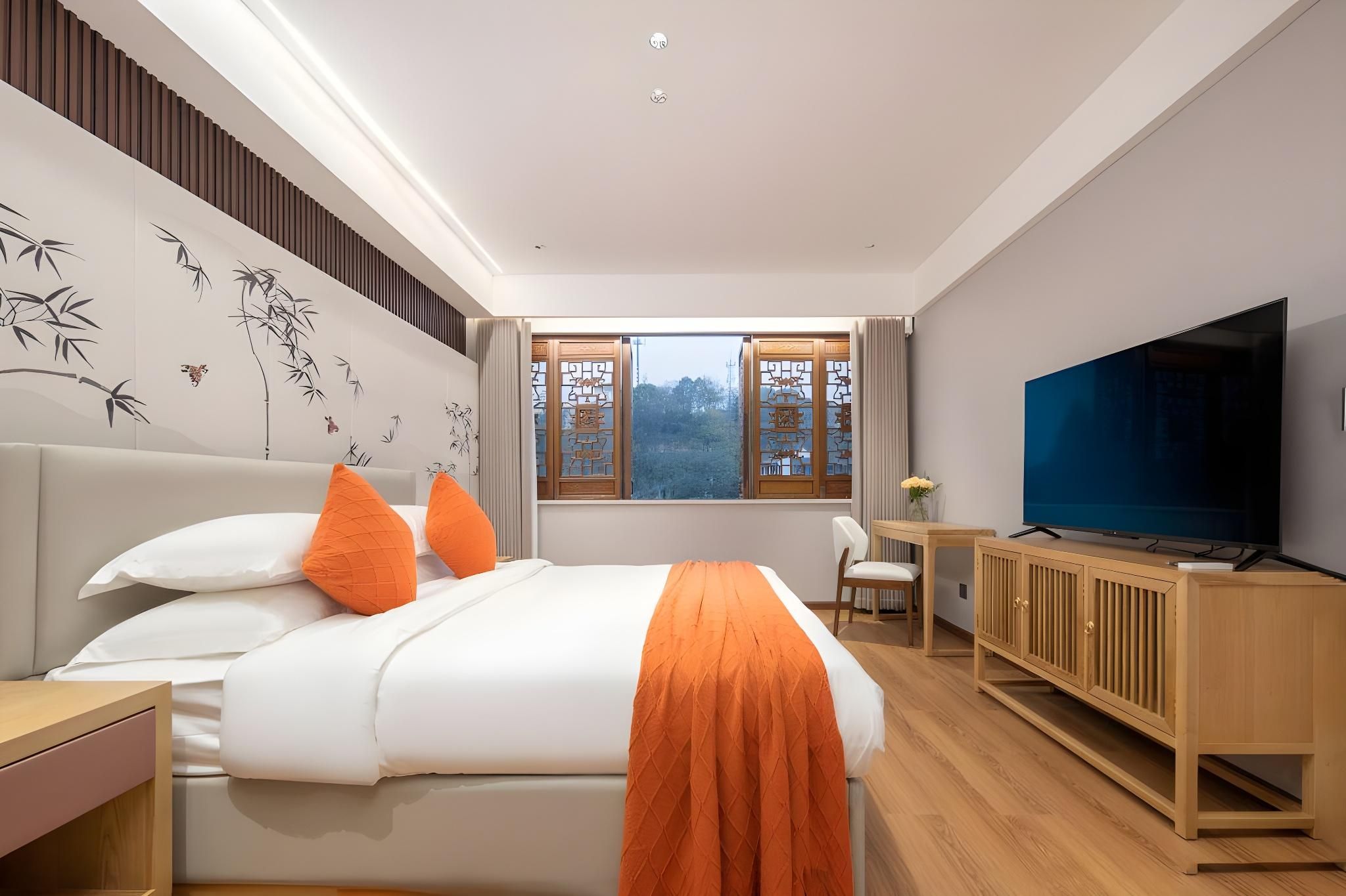 Suite with Lake View