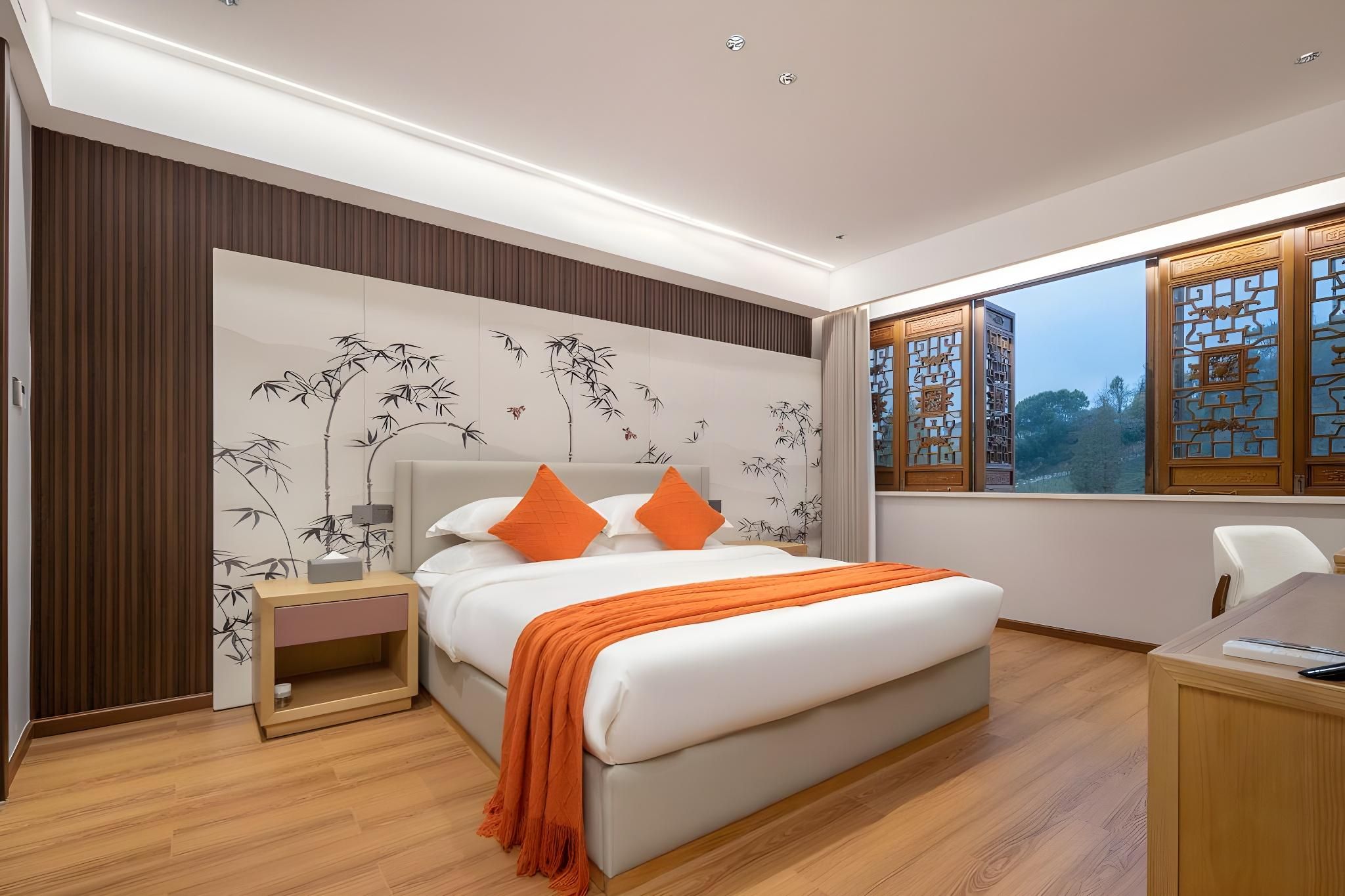 Suite with Lake View