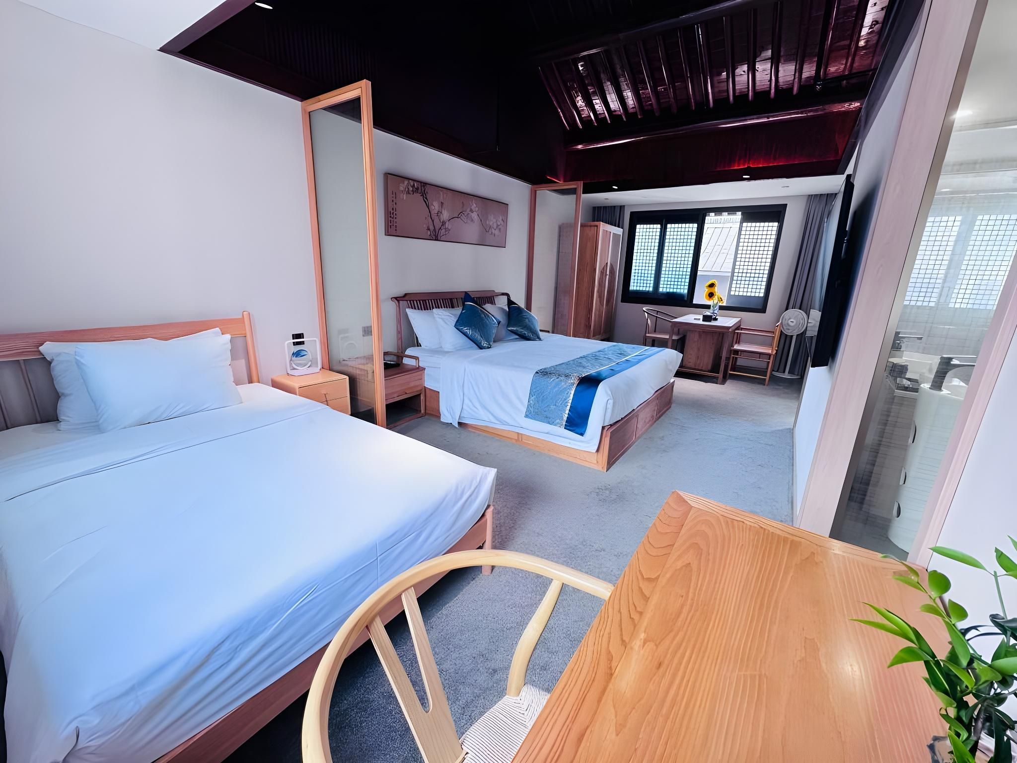 Suite Family Room