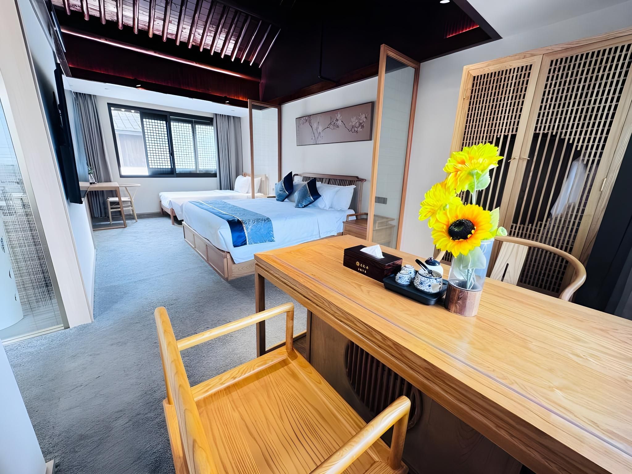 Suite Family Room