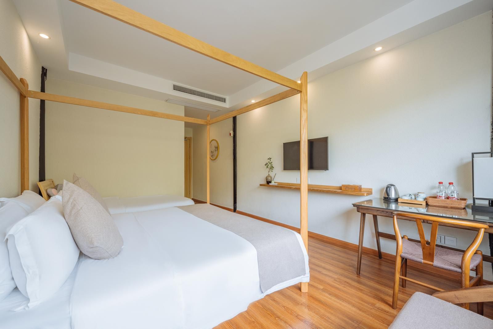 Suite - Lower Floor