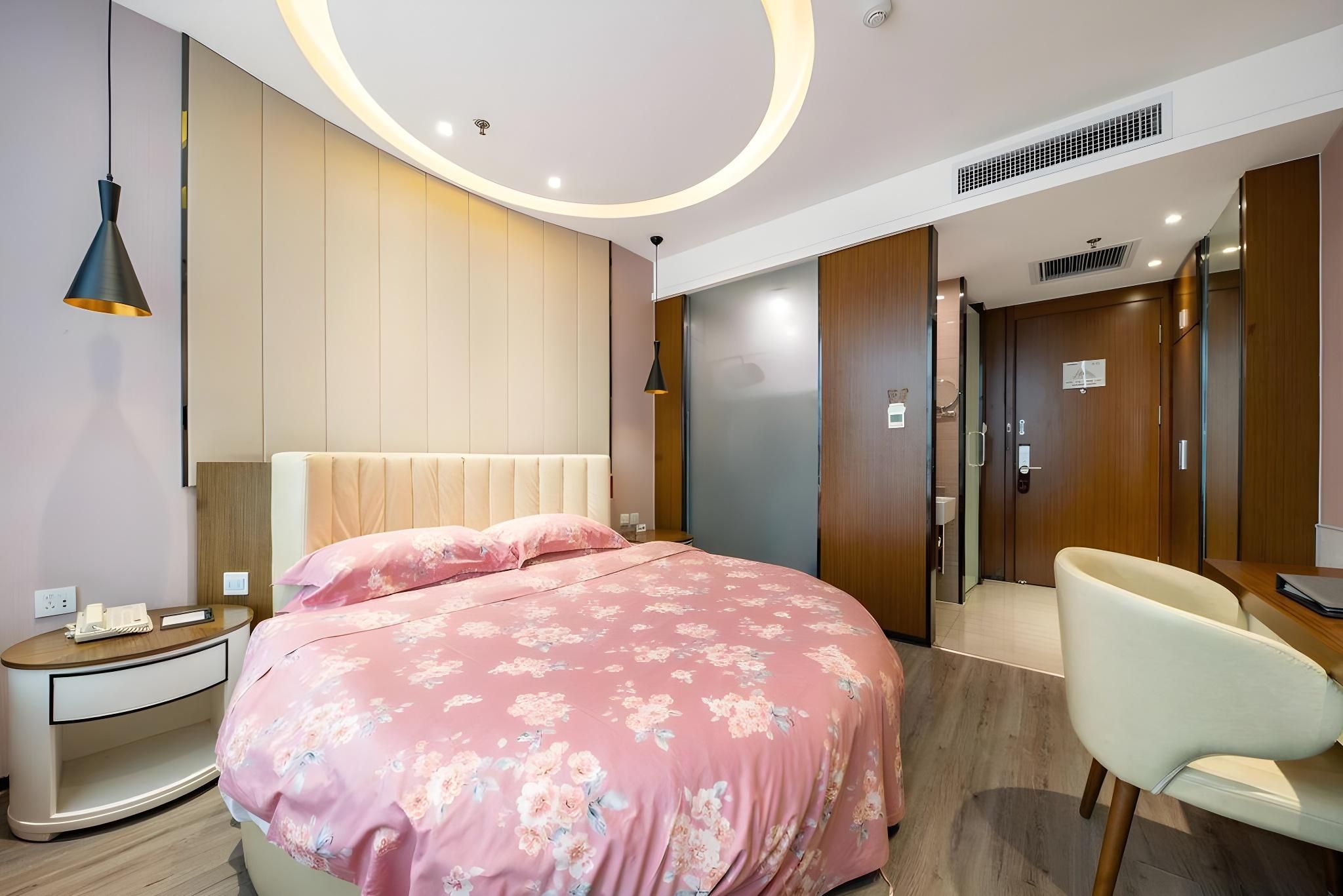 Round-bed Room
