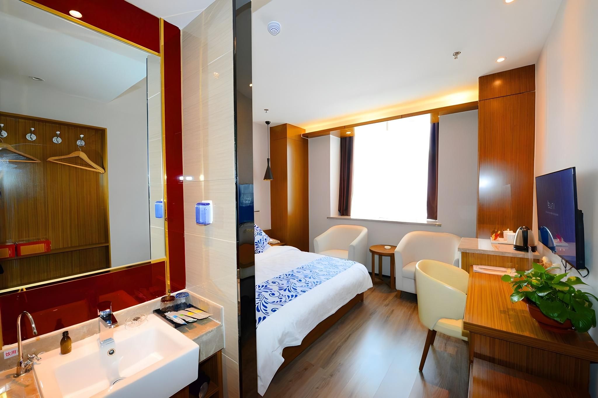 Standard Queen Room