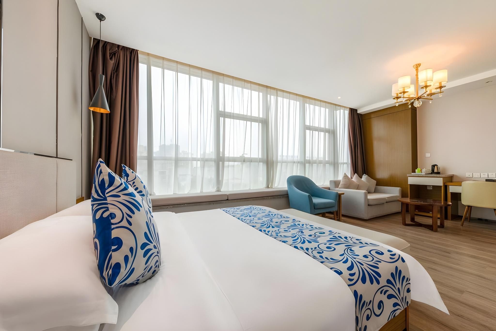 Business Queen Room