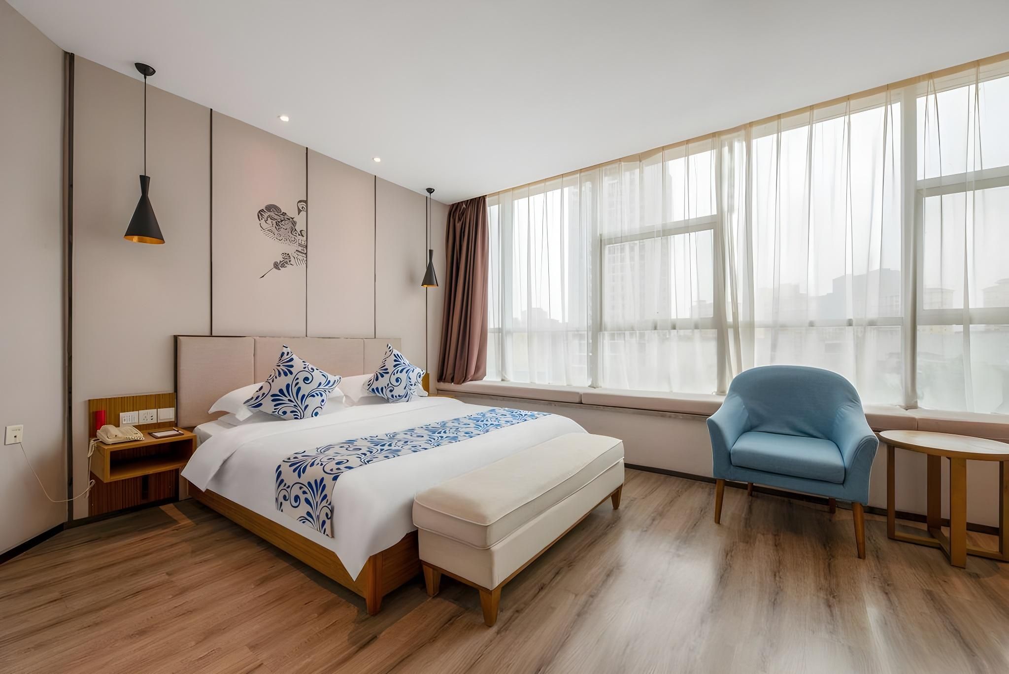 Business Queen Room