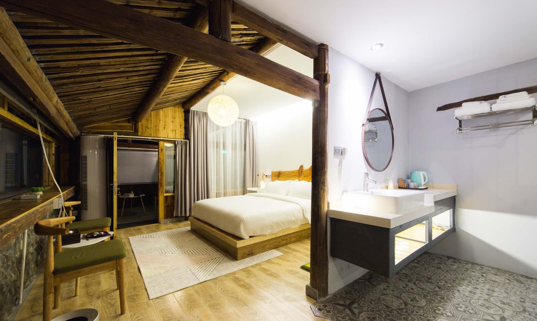 Queen Room with View