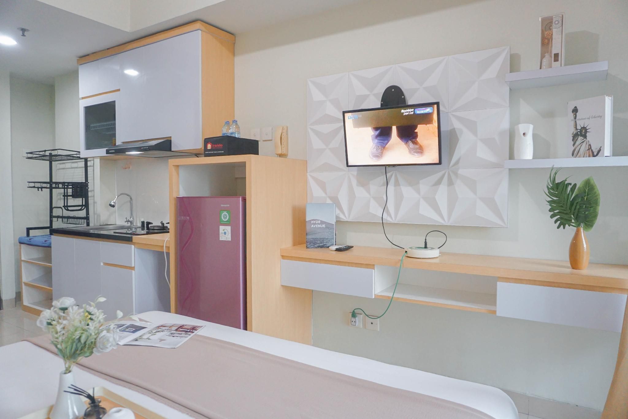 Cozy Stay Studio at Grand Dhika City By Travelio