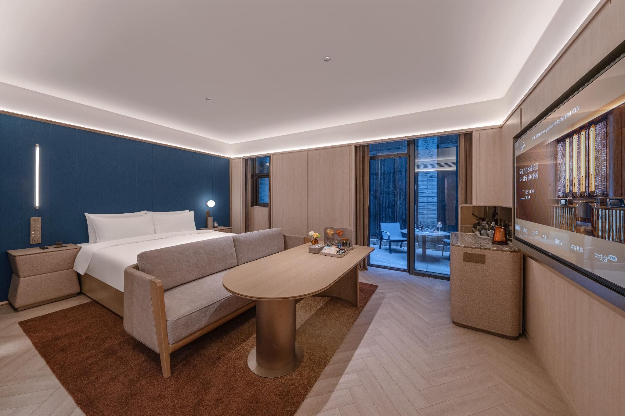 Courtyard Selection Queen Room