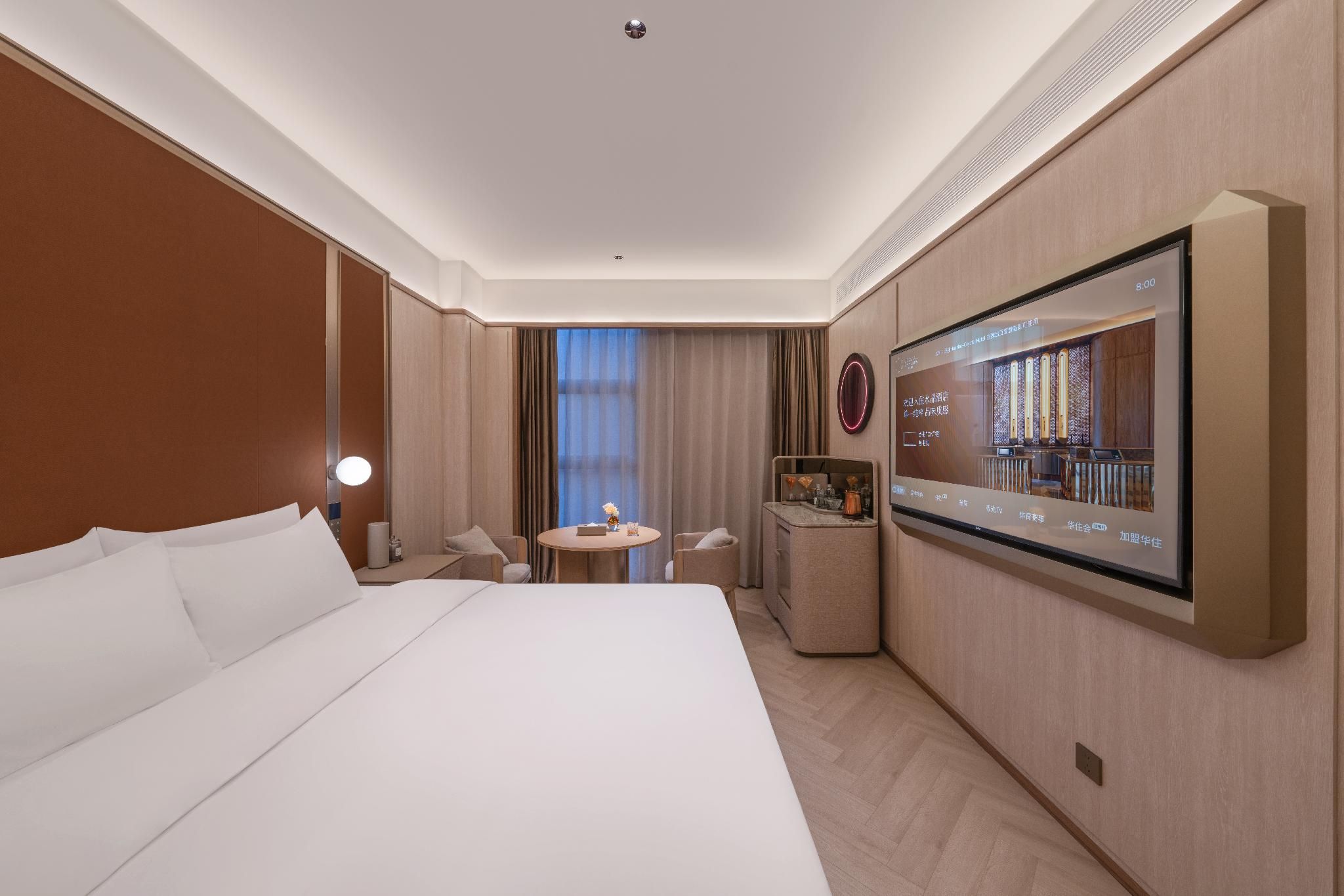 Deluxe Room Queen