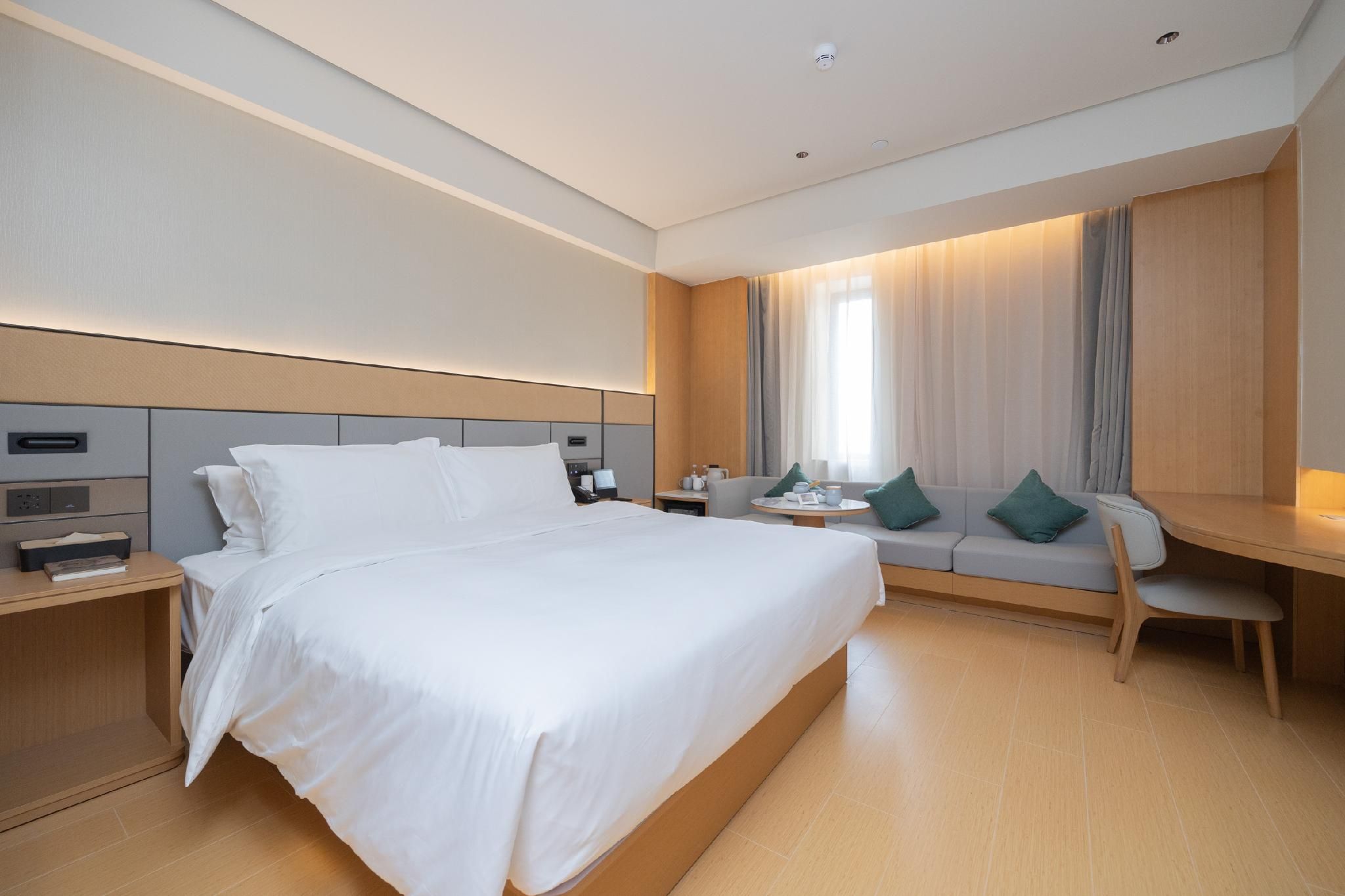 Huazhu - Room With Bed