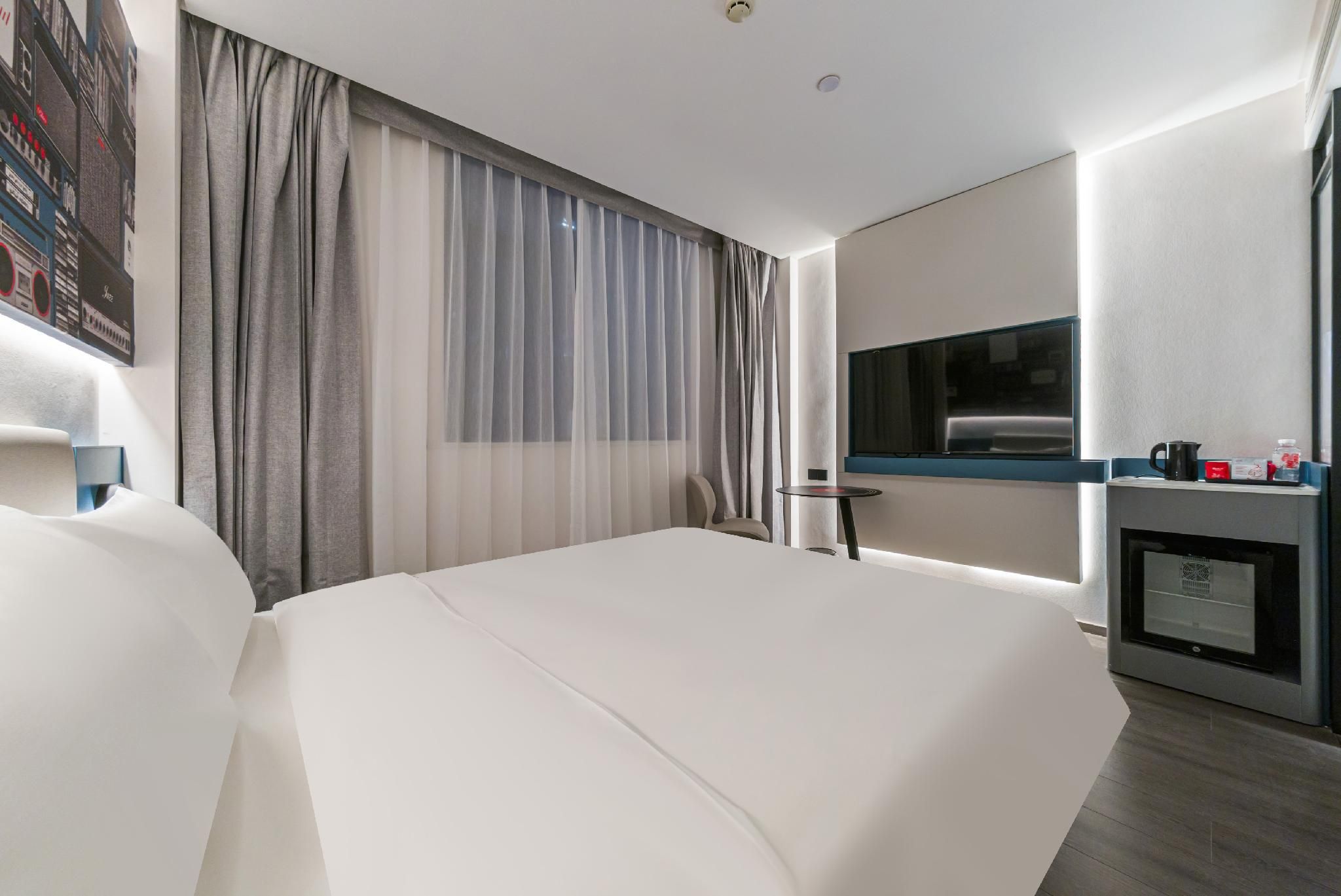 Huazhu - Room With Bed