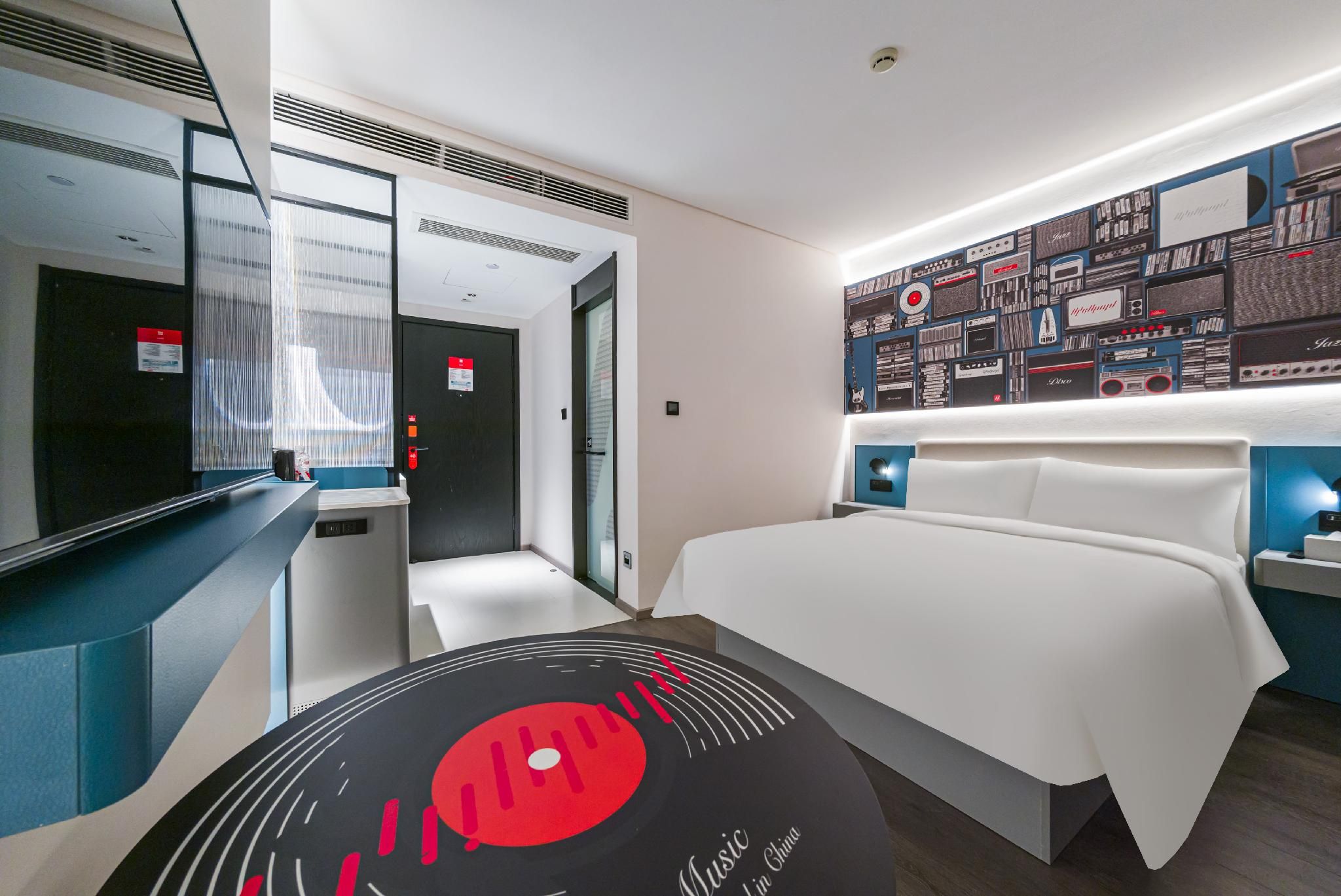 Huazhu - Room With Bed