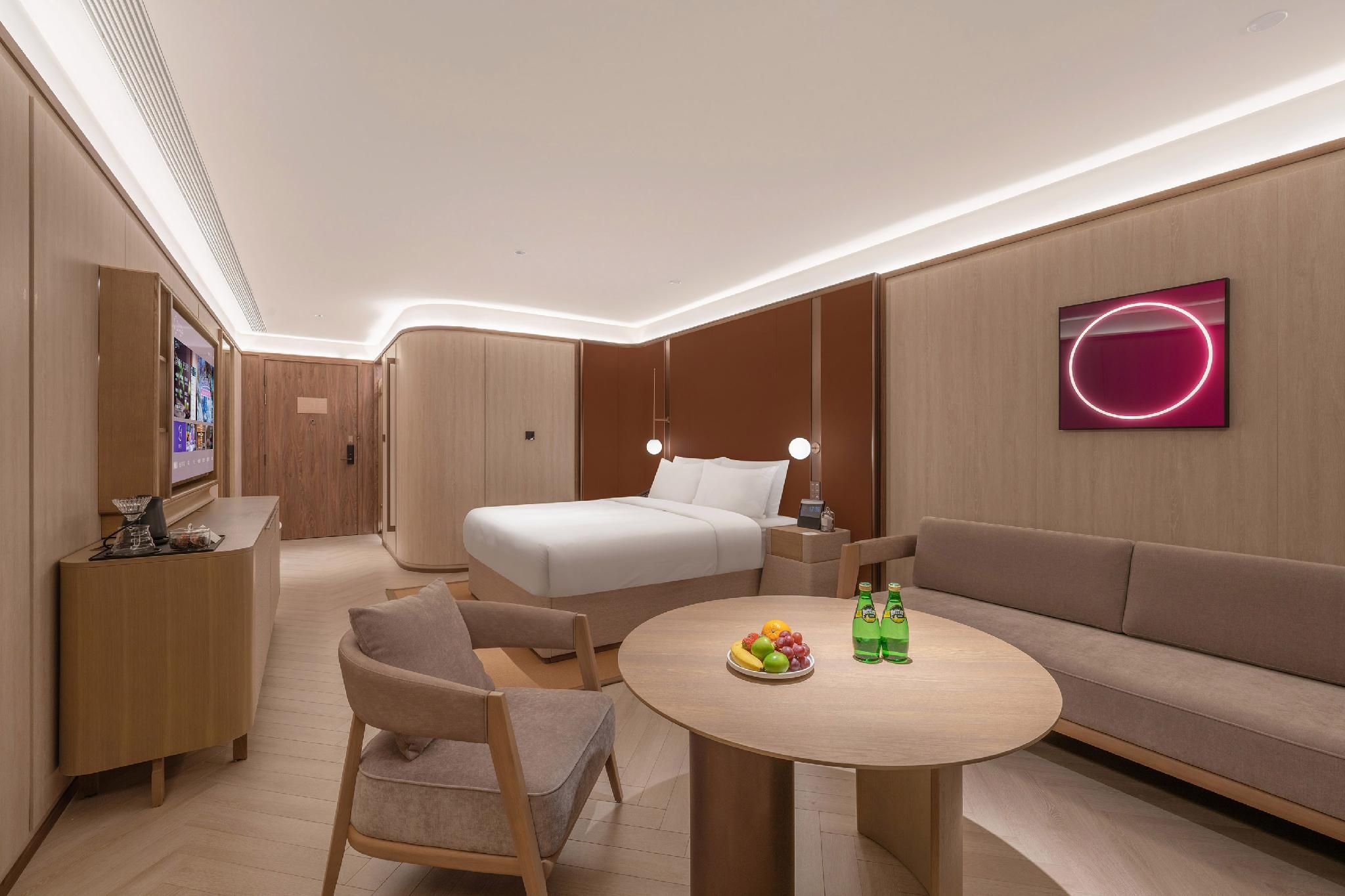 Deluxe Room Queen