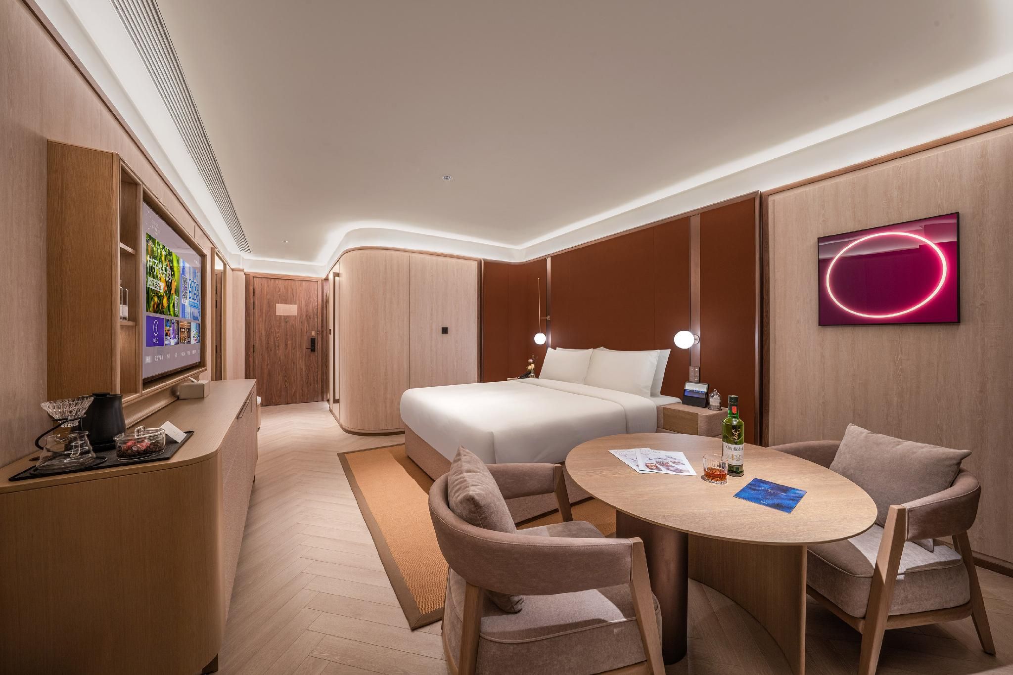 Business Queen Room
