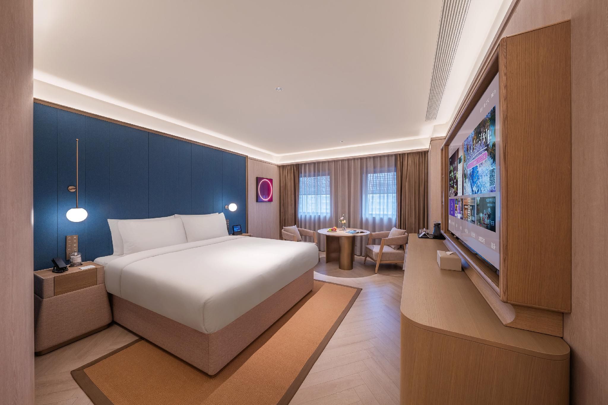 Business Queen Room
