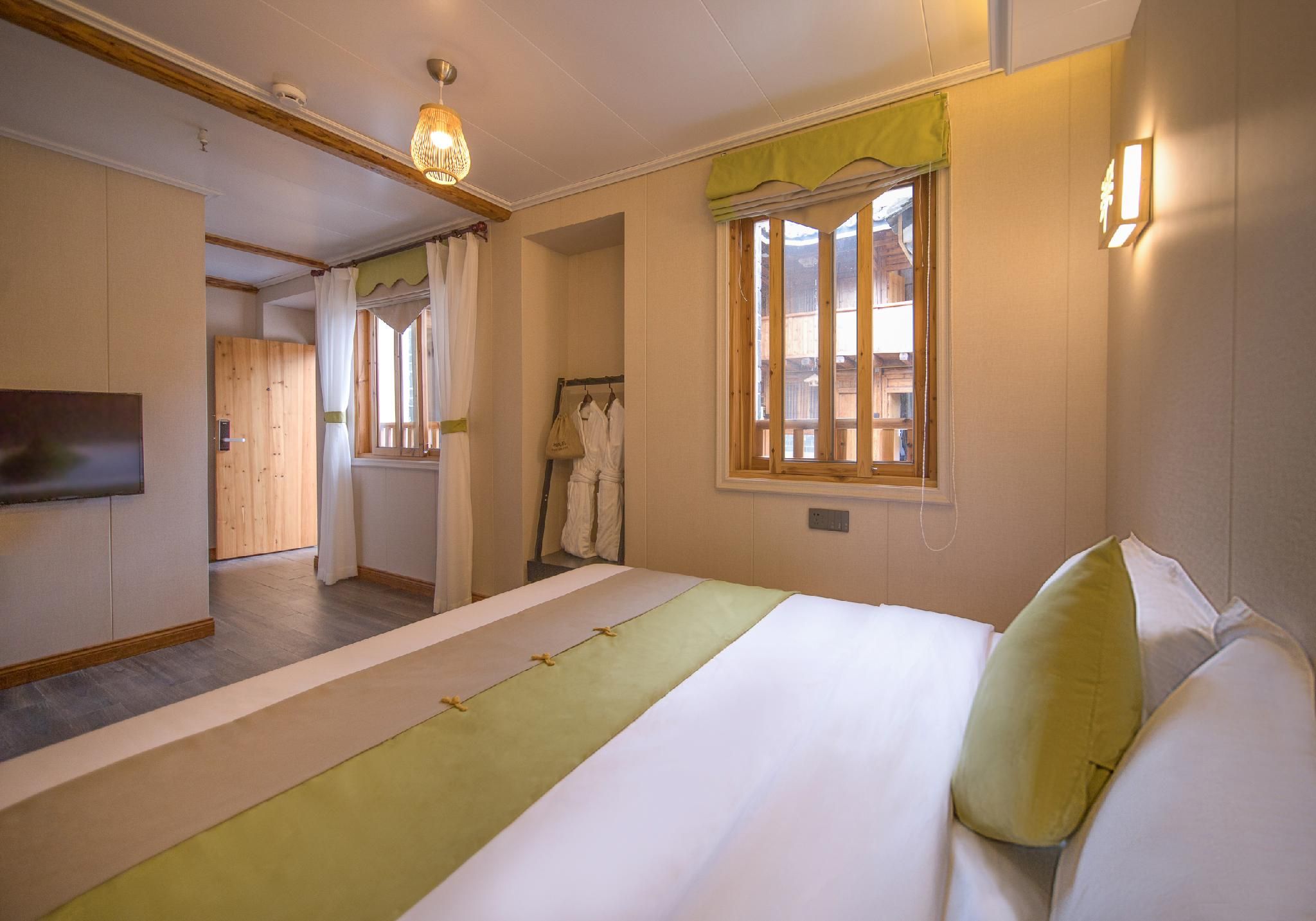 Huazhu - Room With Bed