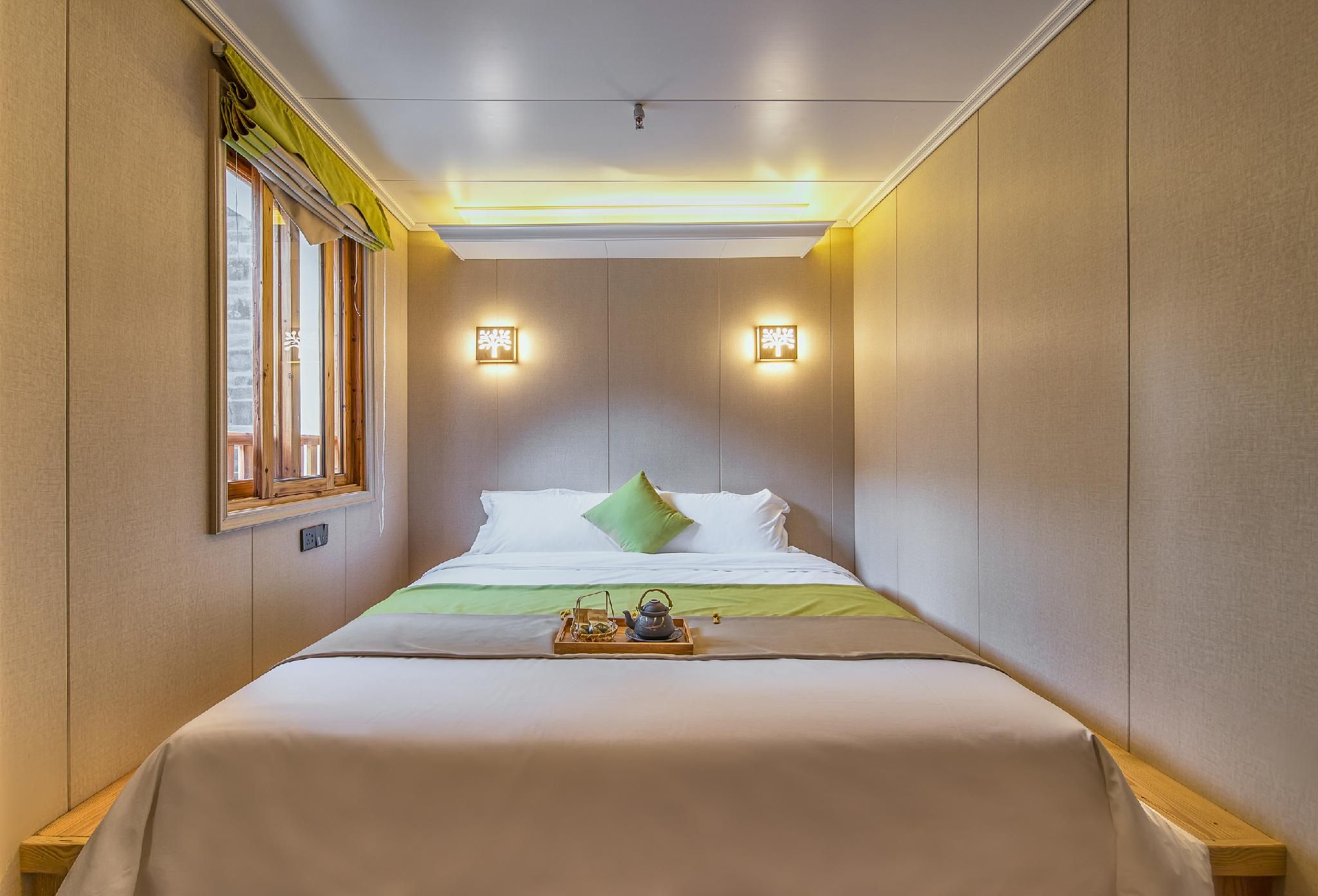 Huazhu - Room With Bed