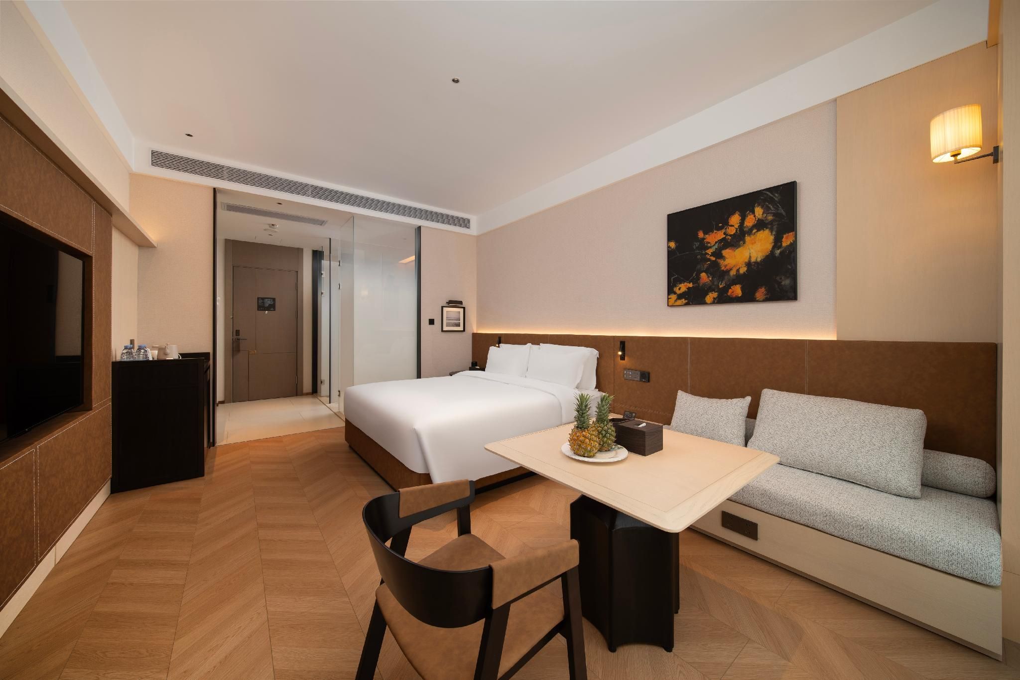 Deluxe Courtyard King Room