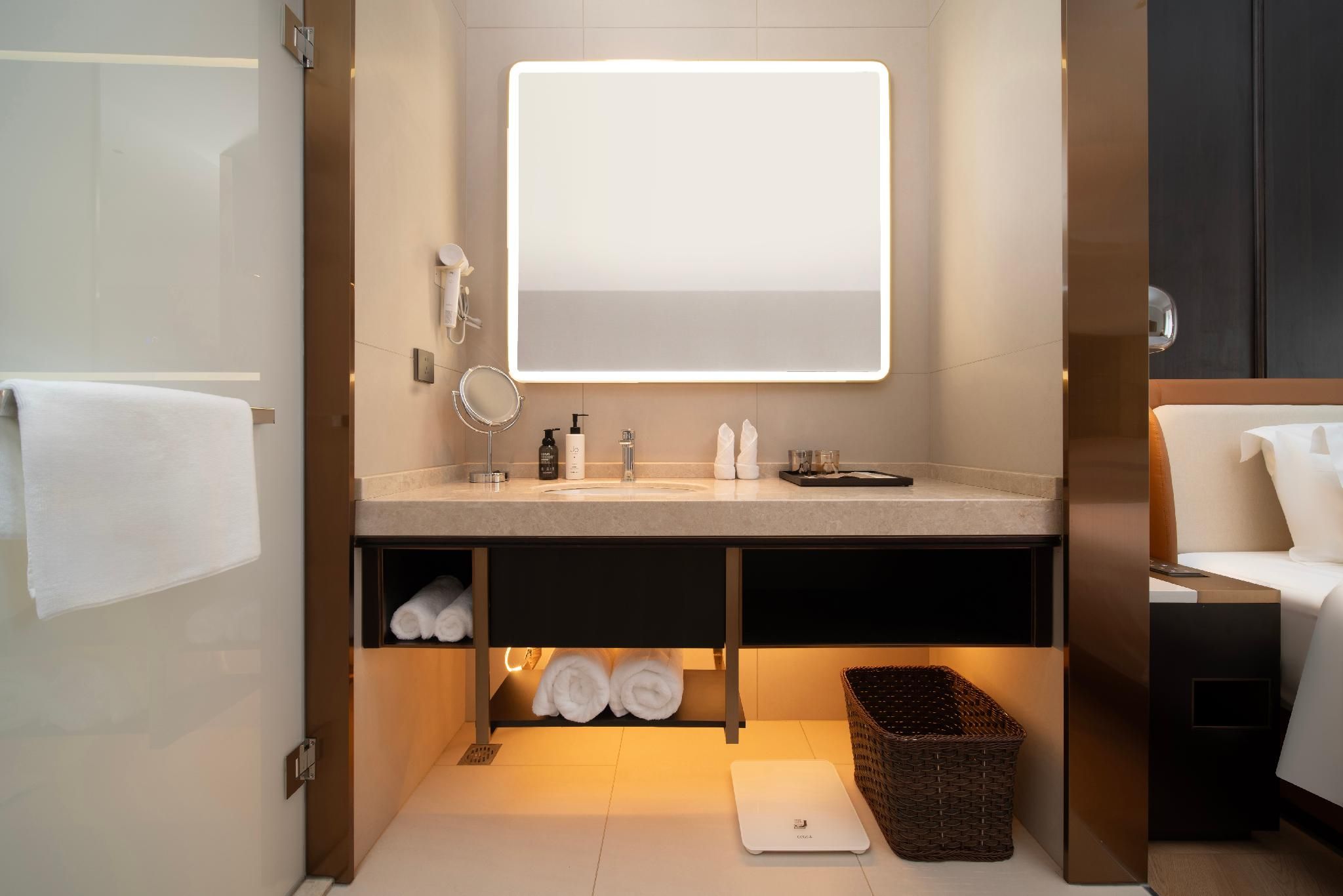 Yazhi Twin Room with City View