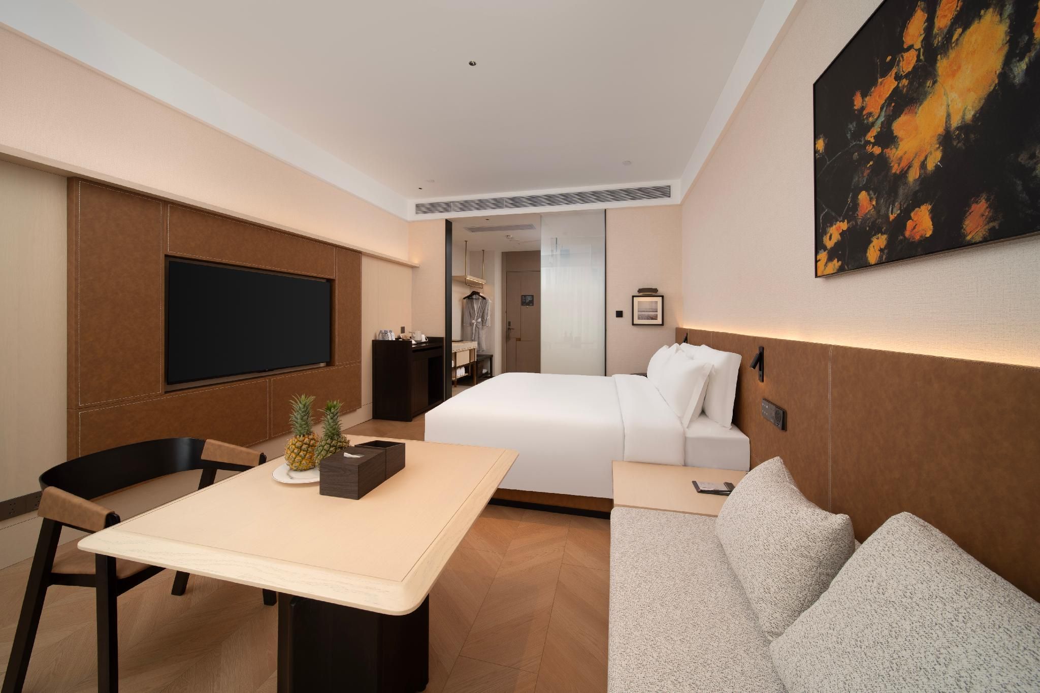 Deluxe Courtyard King Room