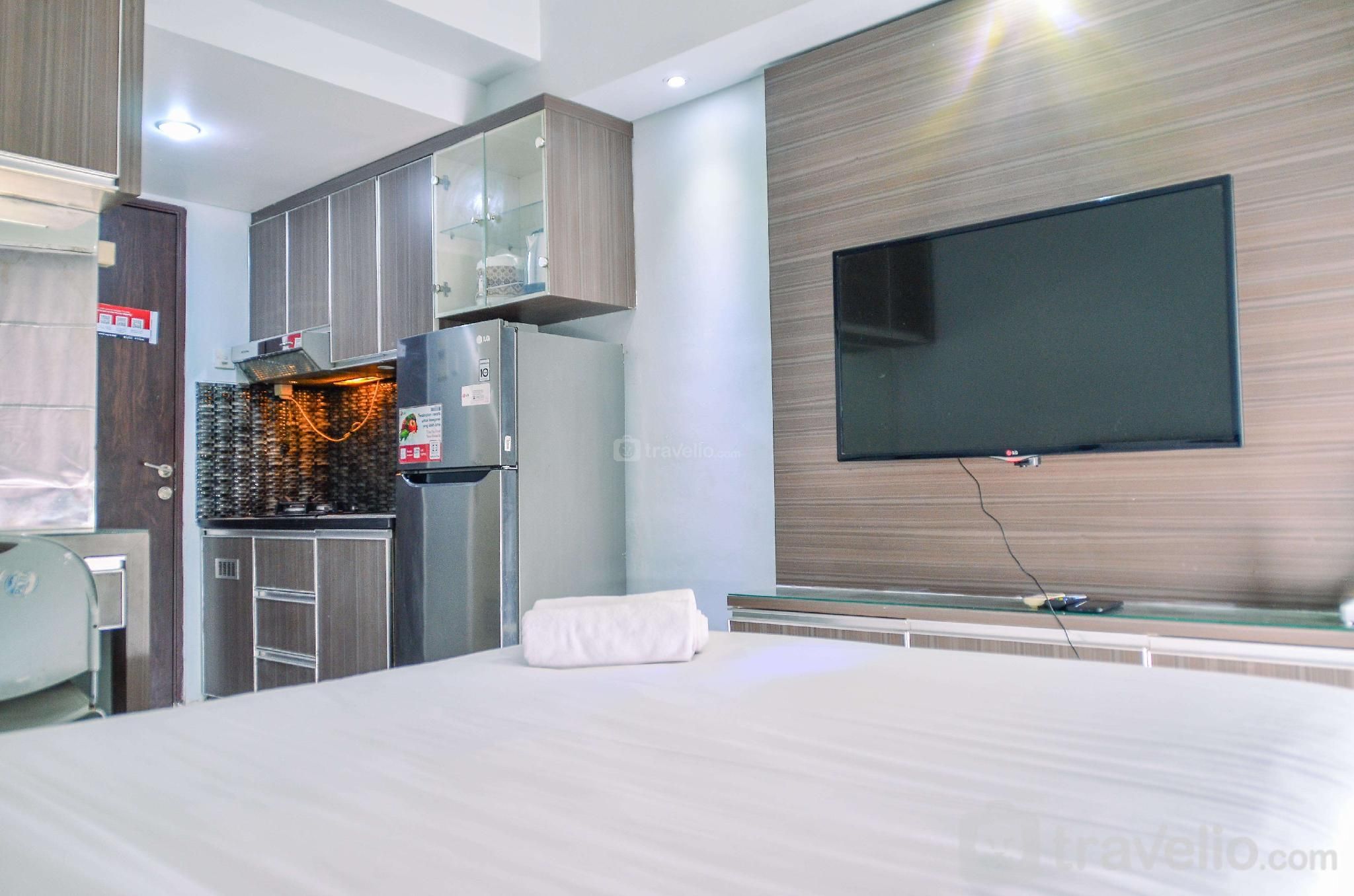 Simple Studio at Serpong Greenview Apt By Travelio