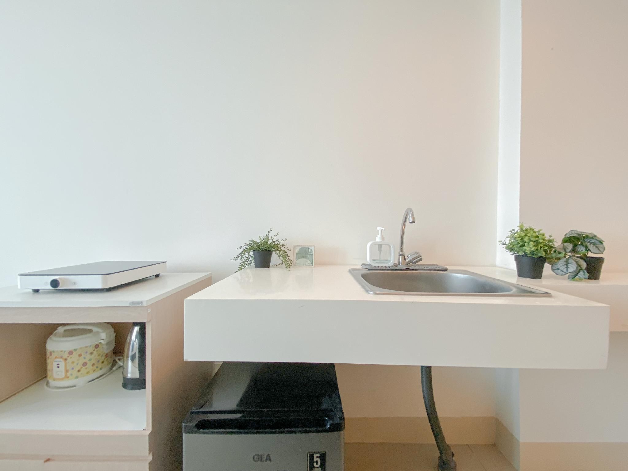 Comfy Studio Apt at Tree Park City BSD By Travelio