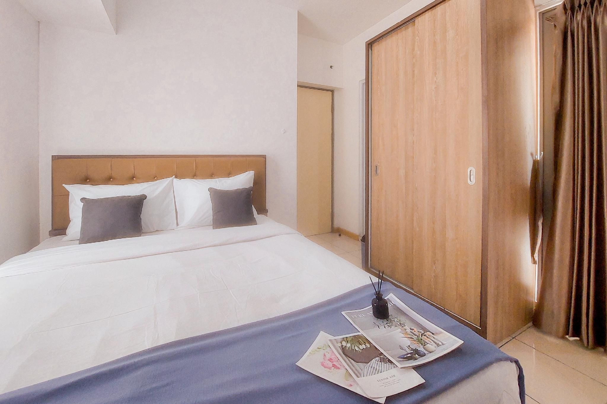 Comfy 1BR Apt at M-Town Residence By Travelio