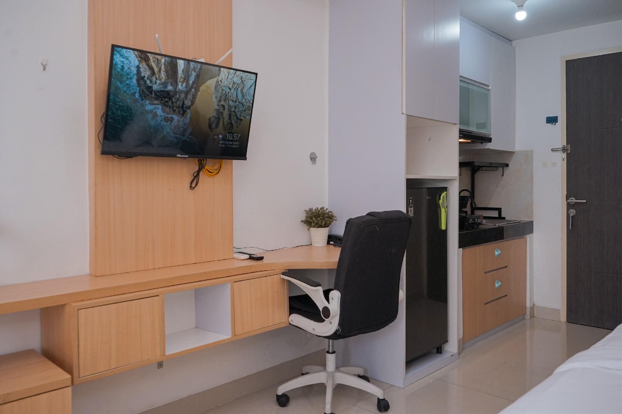 Warm Cozy Studio Apt at Serpong Garden By Travelio