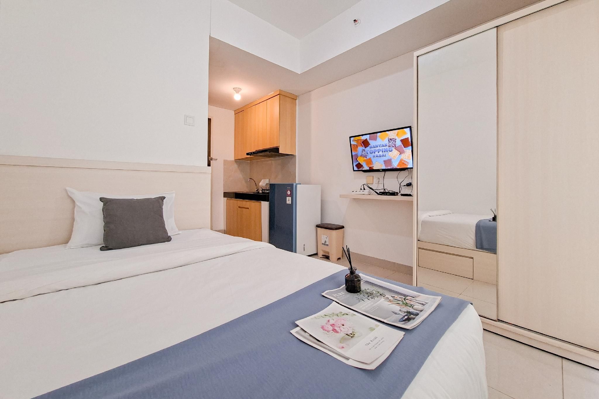 Cozy Living Studio Room Serpong Garden By Travelio