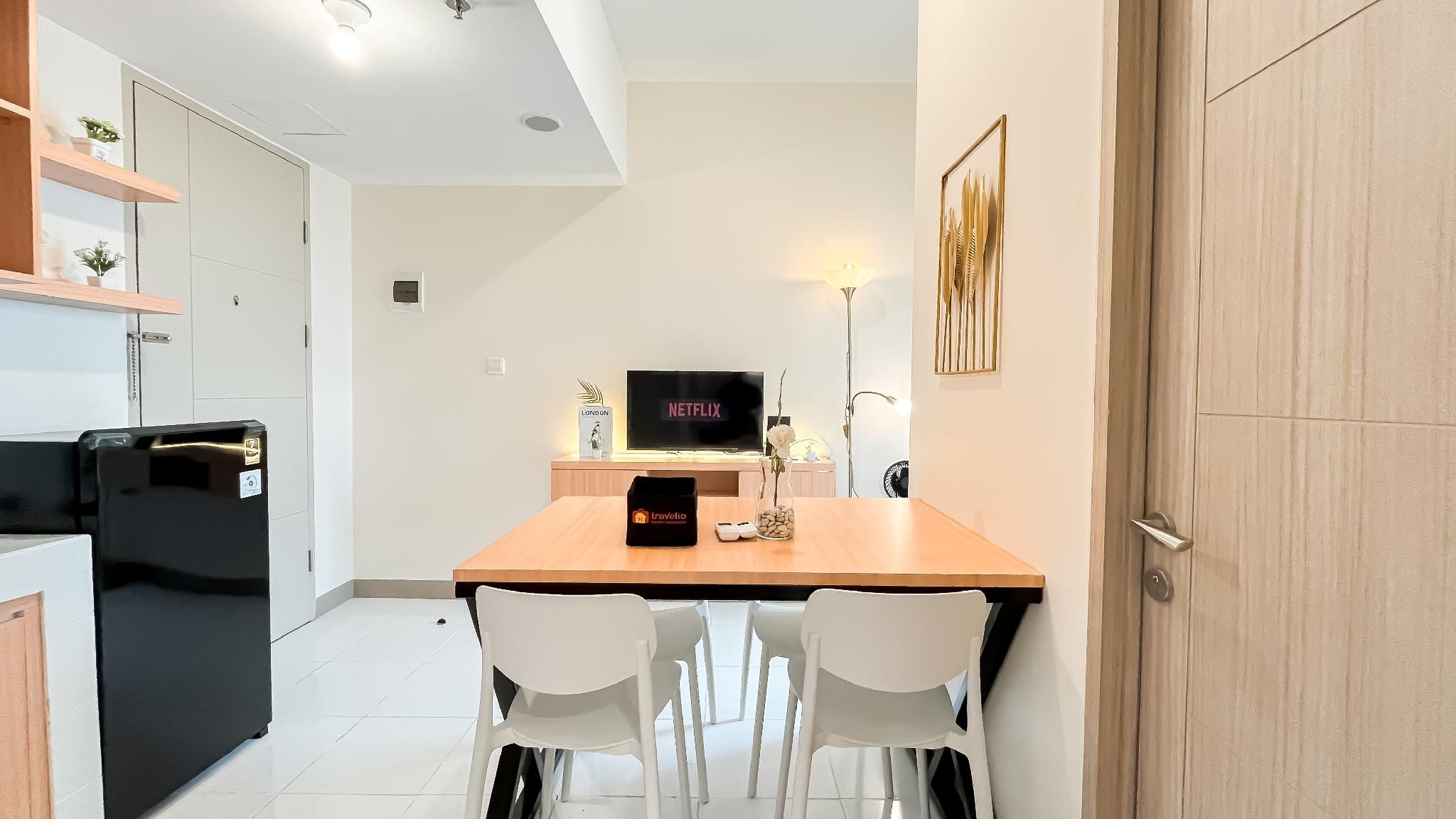 White Toned Style 2BR Tokyo Riverside By Travelio