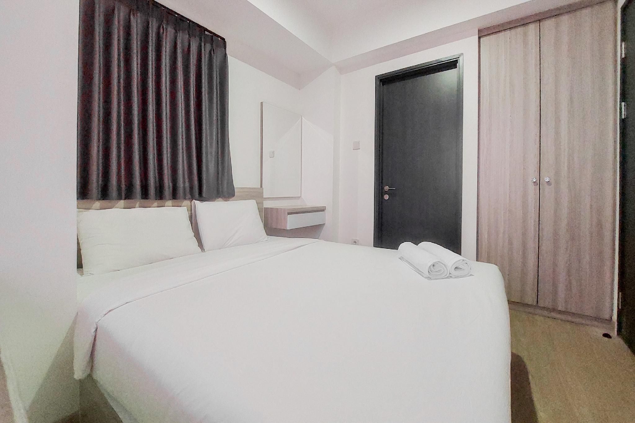 Good Warm 2BR at Collins Boulevard Apt By Travelio