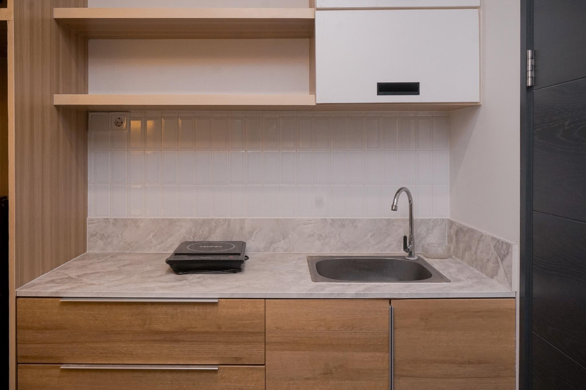 Modern Comfy Studio Collins Boulevard By Travelio