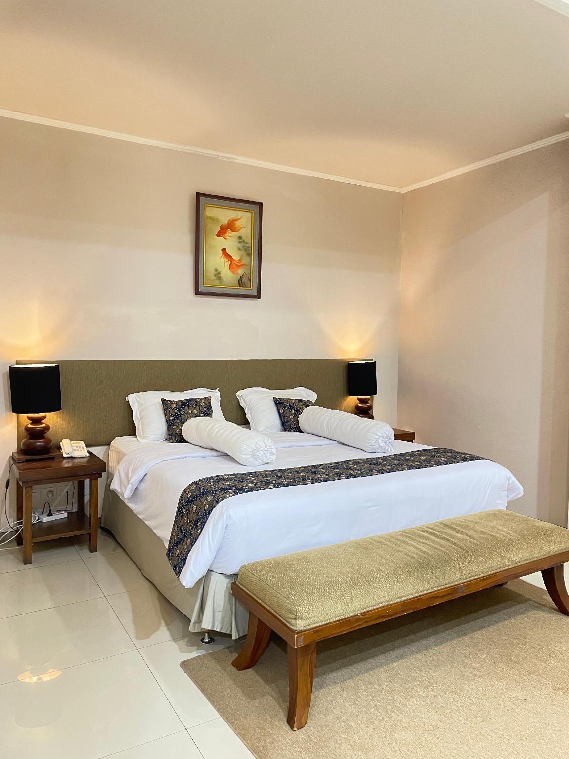 ONE SIX EIGHT OX HOTEL & RESTAURANT