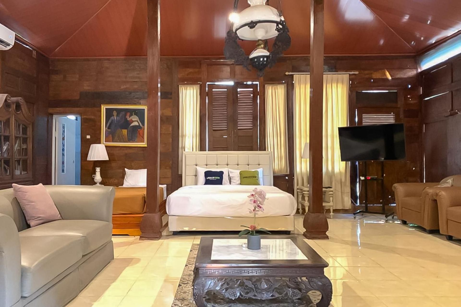 Urbanview Onengan Resort Deluxe Family Room