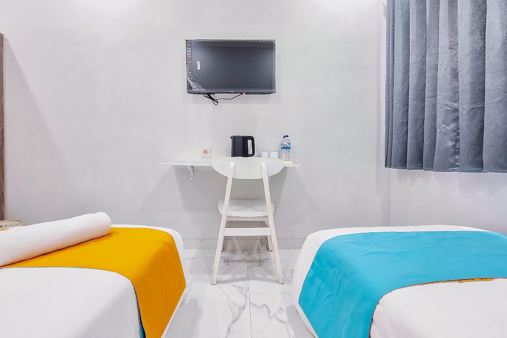 SANS Stay Onengan Inn Salatiga Deluxe Twin Room 2