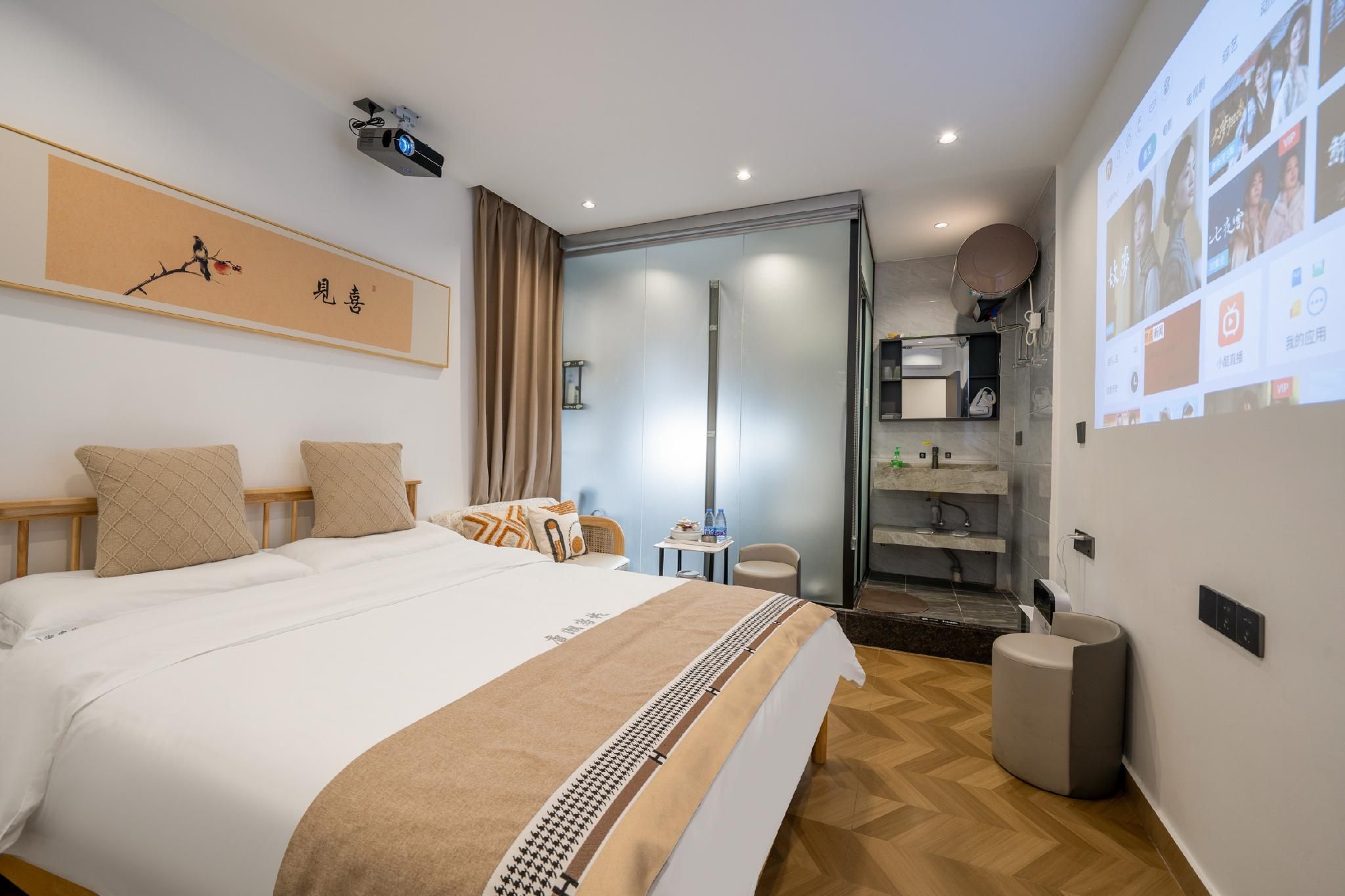 Comfort Queen Room
