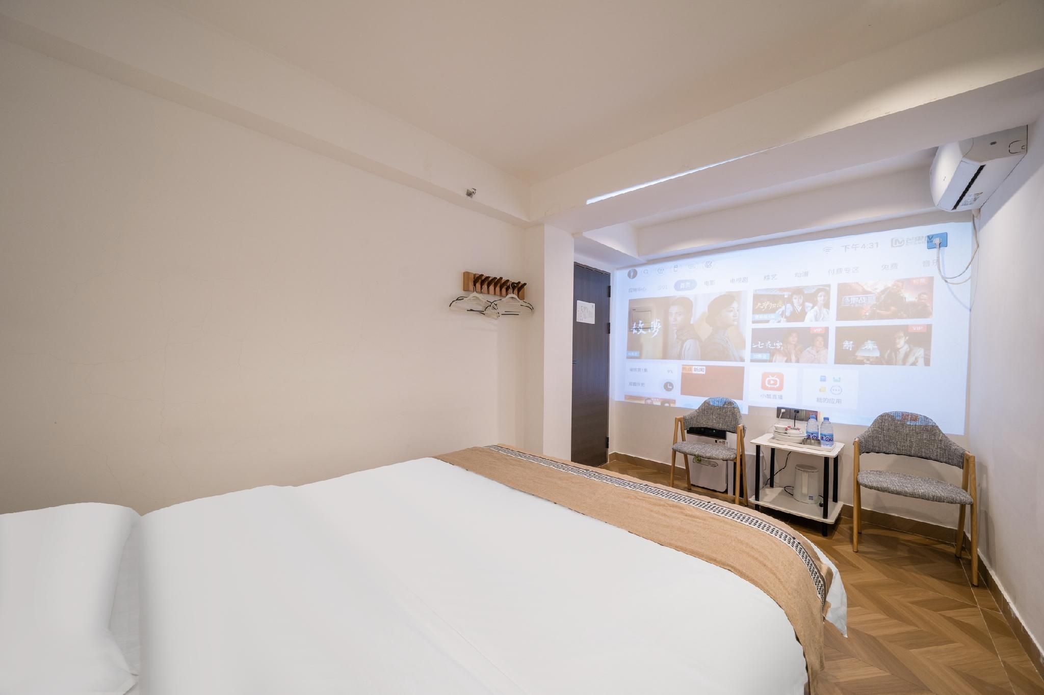 Room with Queen Bed