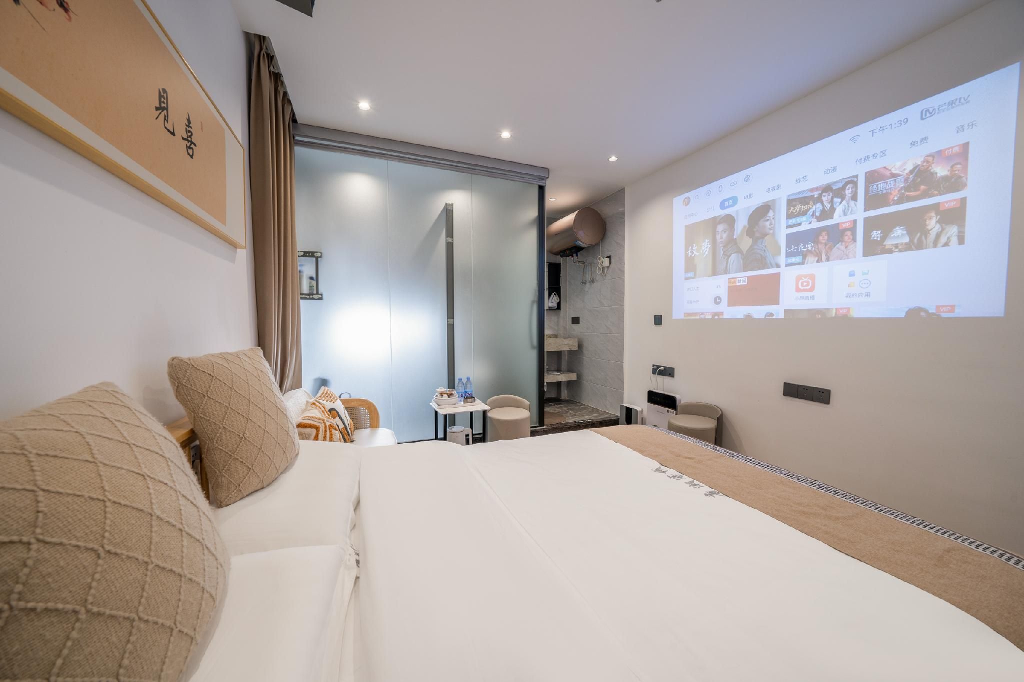 Comfort Queen Room