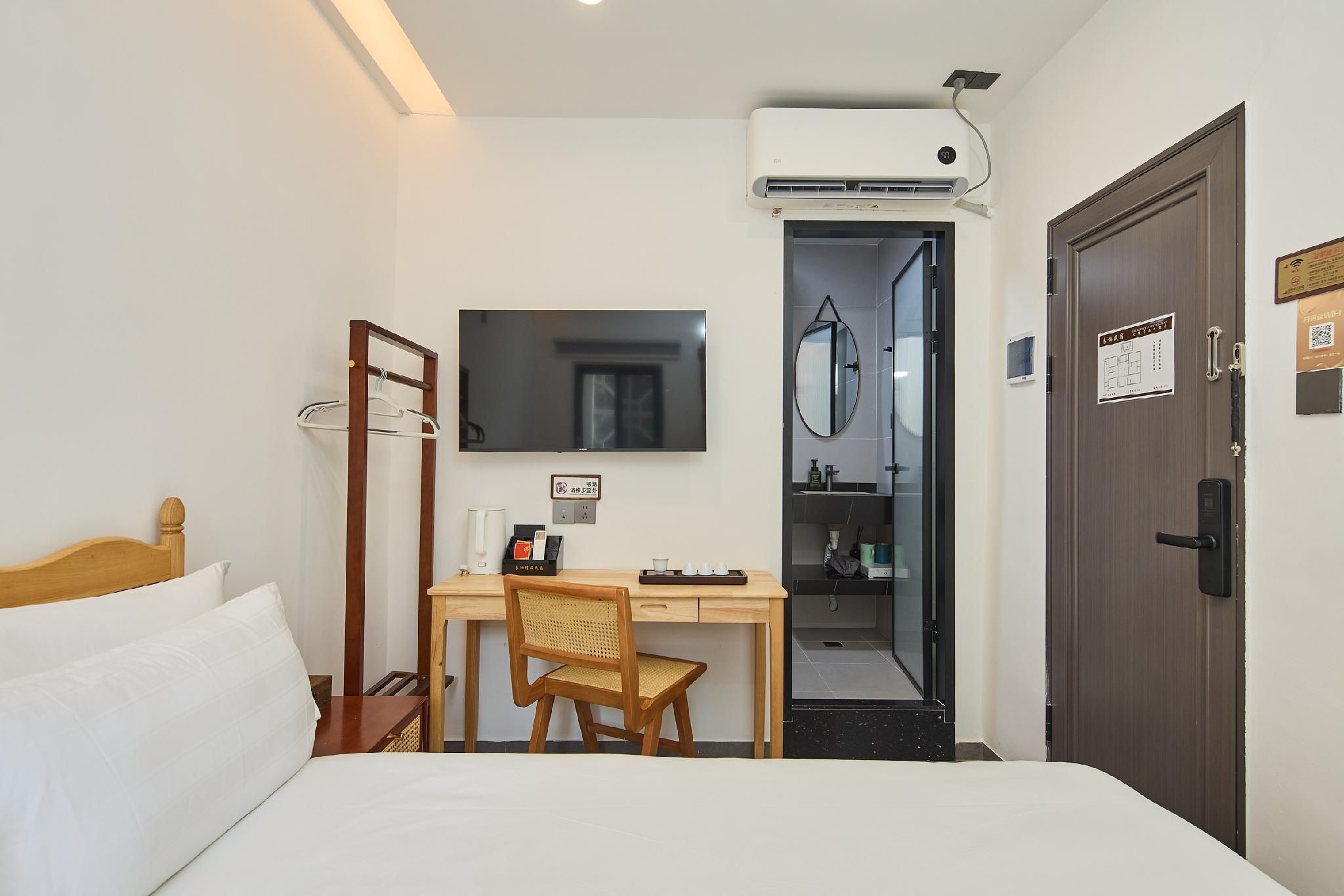 Comfort Queen Room