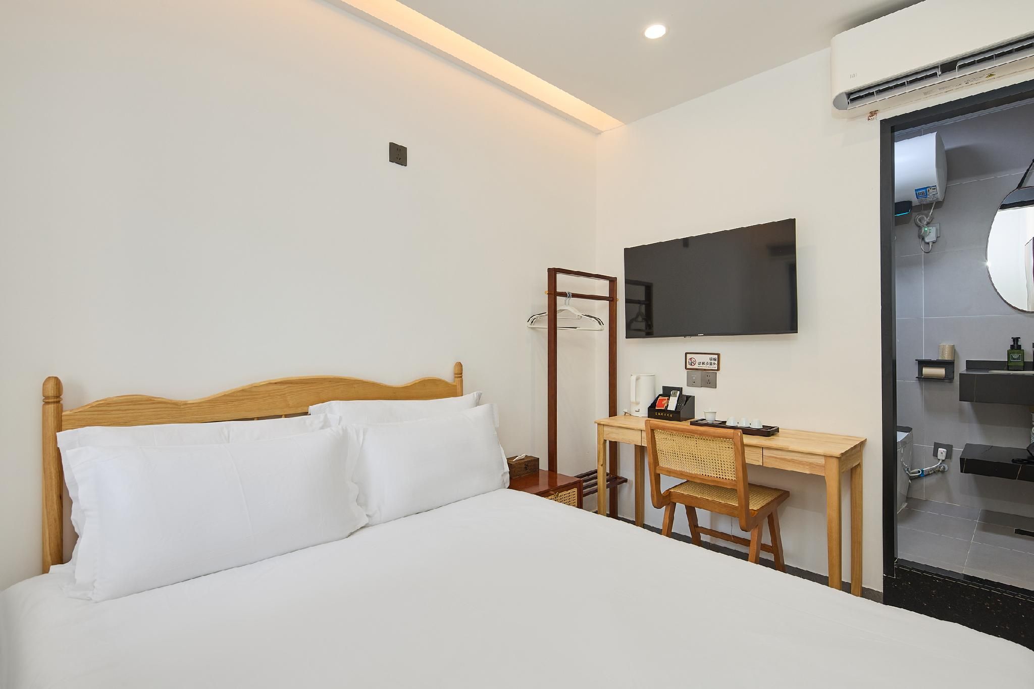 Comfort Queen Room