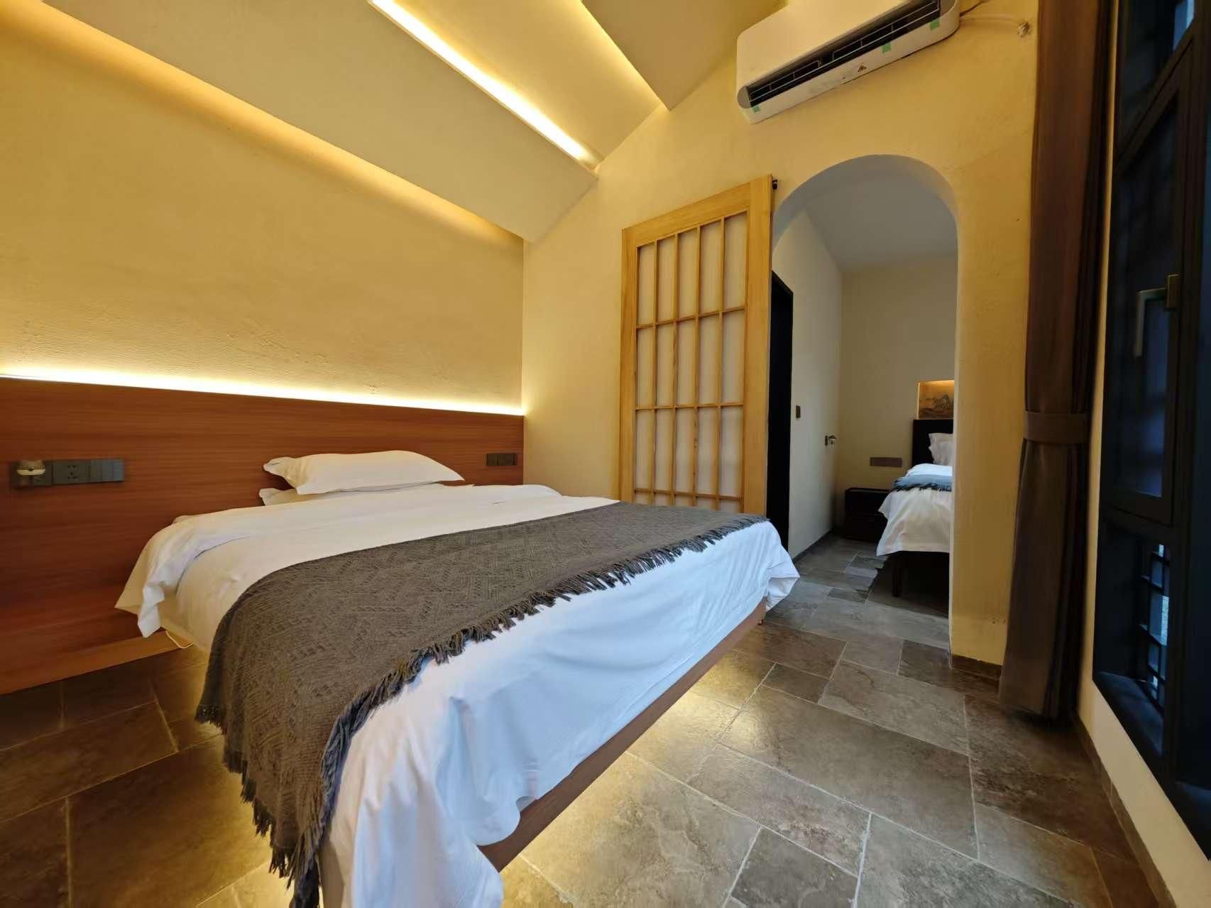 Courtyard Suite