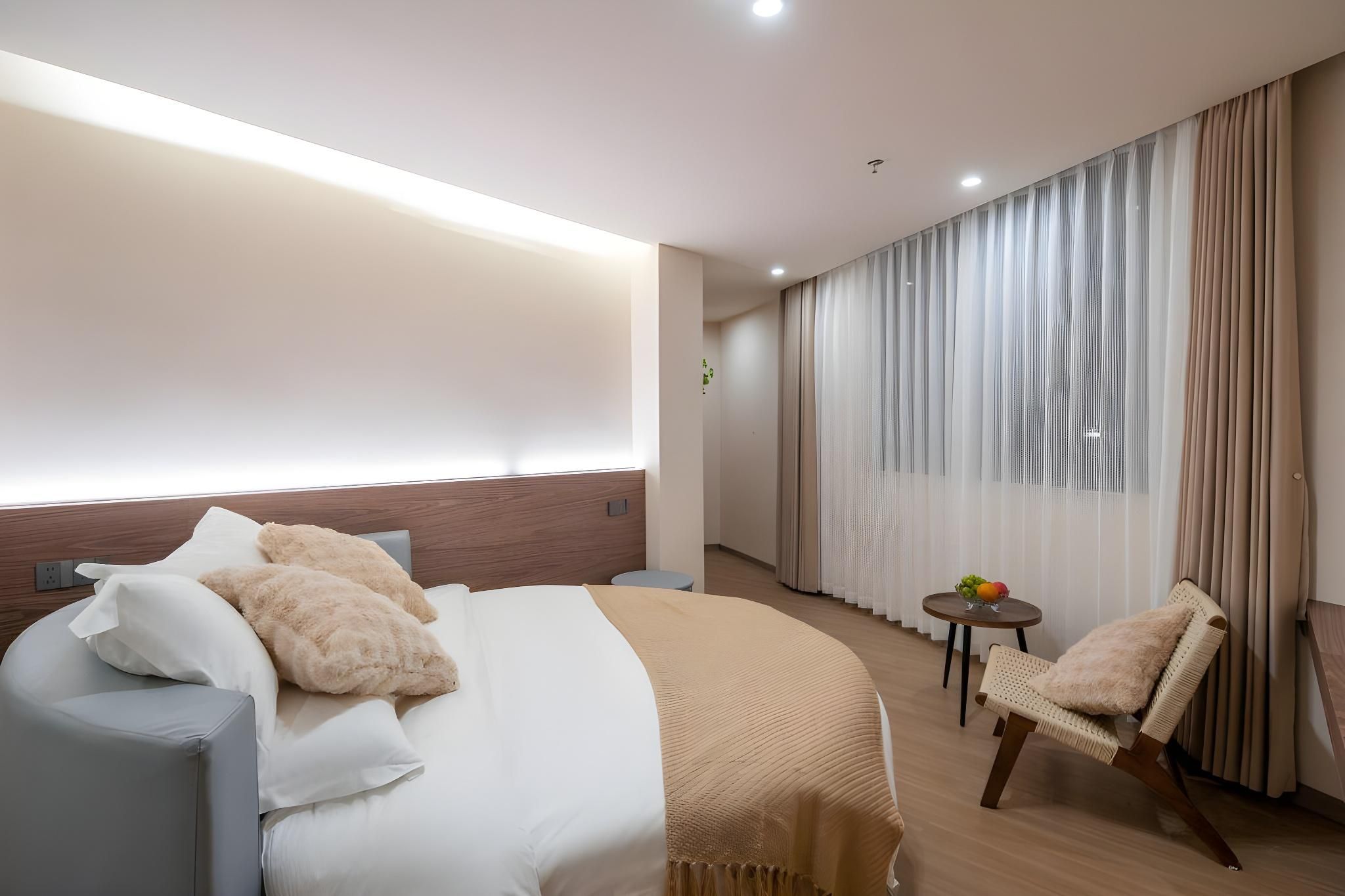 Round Bed Room
