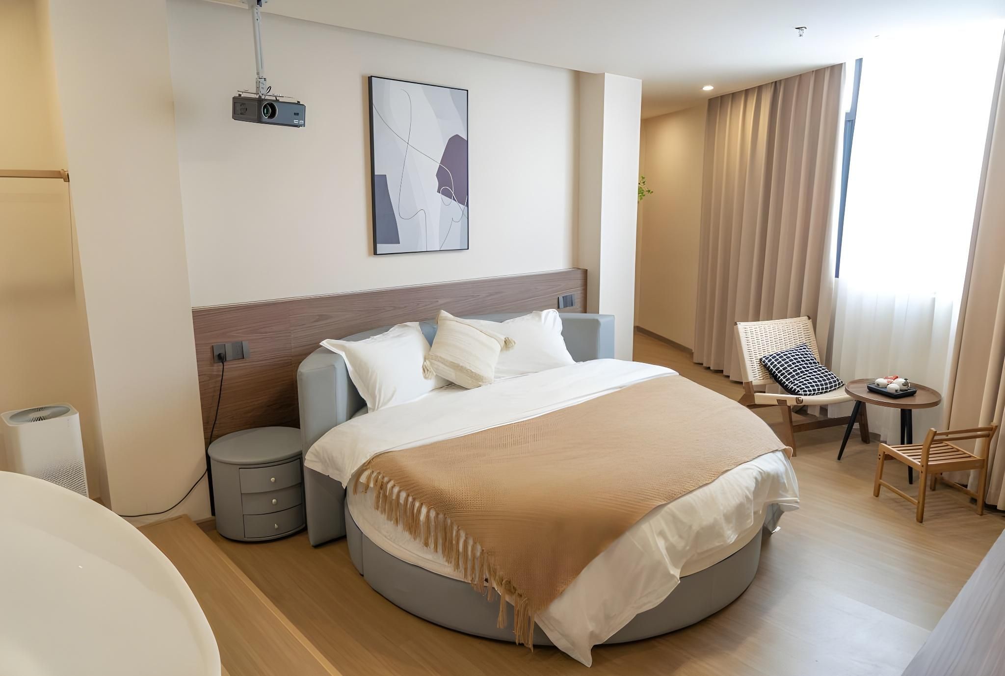 Round Bed Room